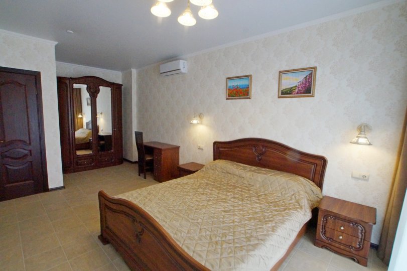 Люкс с кроватью размера «king-size» и видом на море (Двухкомнатные апартаменты № 23)